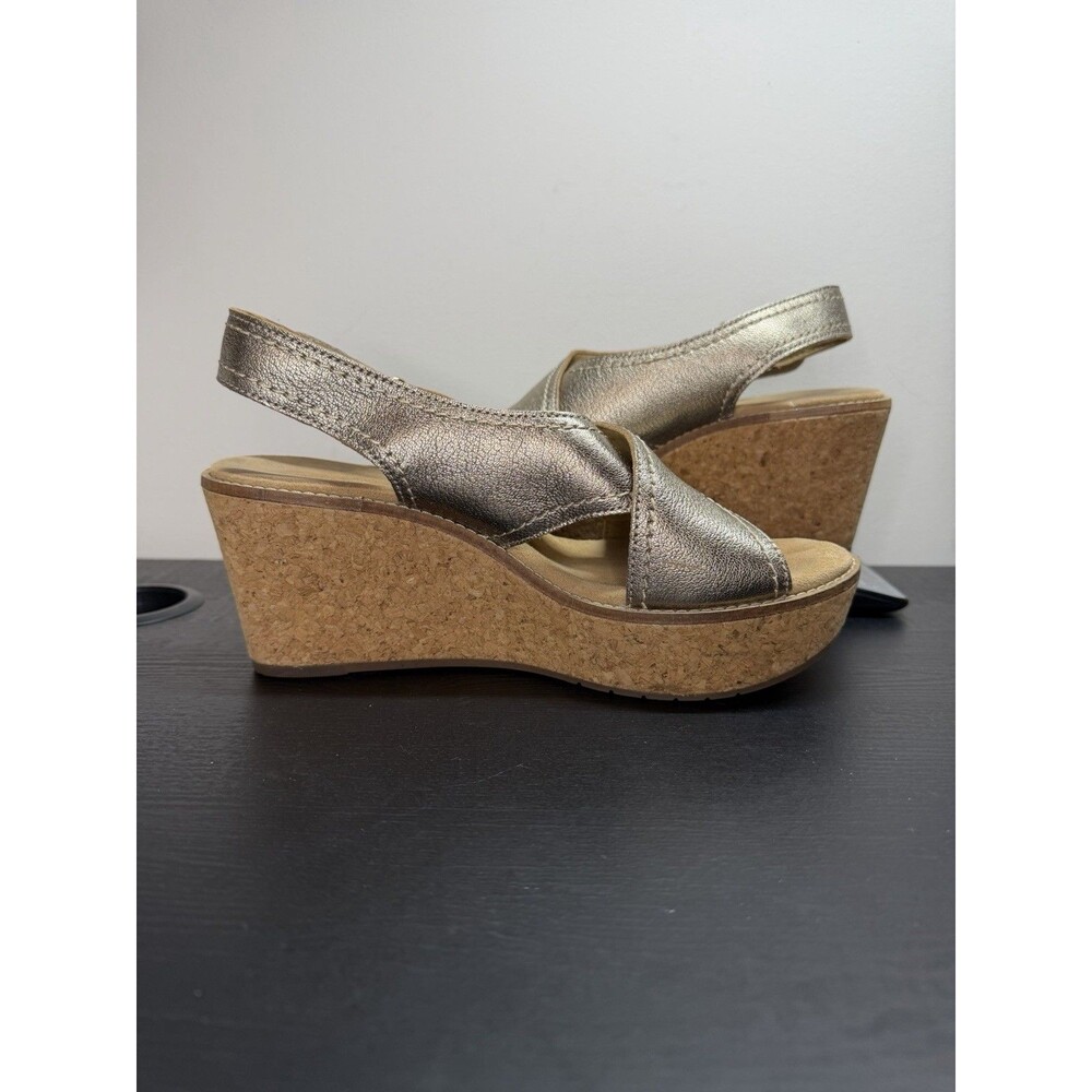 Clarks Wedge Sandals Womens Size 7 Aisley Tulip Gold Metallic Leather - Picture 2 of 12